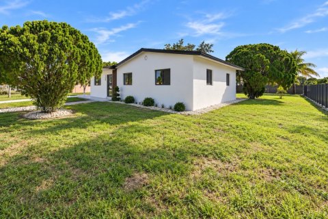 Casa en venta en Miami Gardens, Florida, 4 dormitorios, 139.35 m2 № 2393309 - foto 28