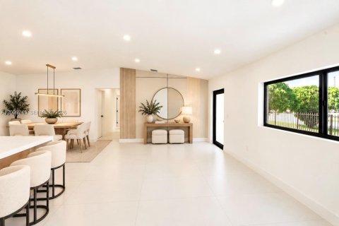 Casa en venta en Miami Gardens, Florida, 4 dormitorios, 139.35 m2 № 2393309 - foto 5