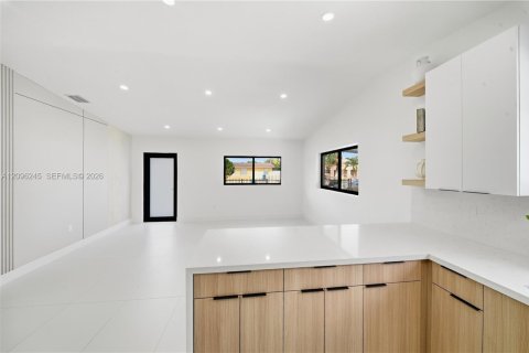 Casa en venta en Miami Gardens, Florida, 4 dormitorios, 139.35 m2 № 2393309 - foto 7