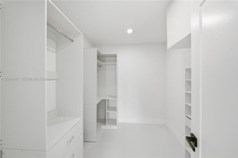 Casa en venta en Miami Gardens, Florida, 4 dormitorios, 139.35 m2 № 2393309 - foto 24