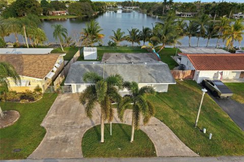 House in Pembroke Pines, Florida 2 bedrooms, 81.2 sq.m. № 1970194 - photo 30
