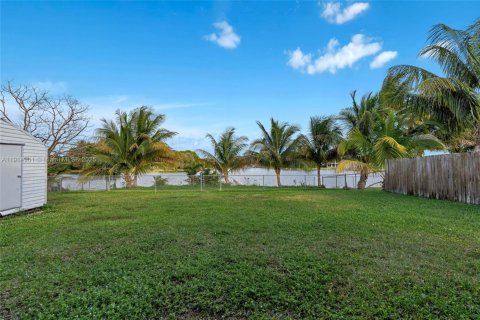 House in Pembroke Pines, Florida 2 bedrooms, 81.2 sq.m. № 1970194 - photo 27