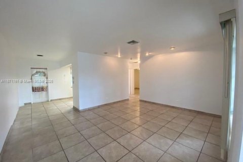 Apartamento en alquiler en Hollywood, Florida, 2 dormitorios, 92.9 m2 № 1920128 - foto 1