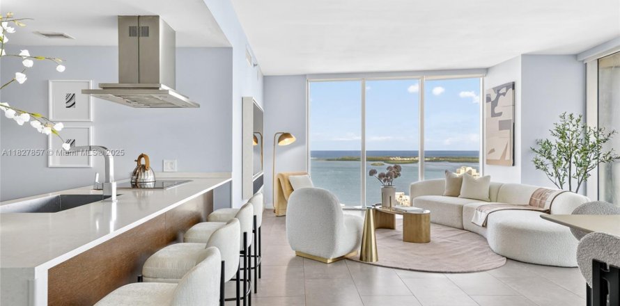 Condo à Miami, Floride, 3 chambres  № 1799536