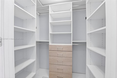 Copropriété à vendre à Miami, Floride: 3 chambres, 173.73 m2 № 1799536 - photo 28