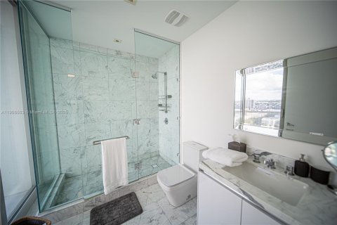 Condominio en venta en Sunny Isles Beach, Florida, 4 dormitorios, 280.75 m2 № 2012841 - foto 17