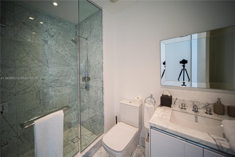 Condominio en venta en Sunny Isles Beach, Florida, 4 dormitorios, 280.75 m2 № 2012841 - foto 19