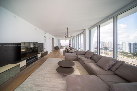Condominio en venta en Sunny Isles Beach, Florida, 4 dormitorios, 280.75 m2 № 2012841 - foto 6