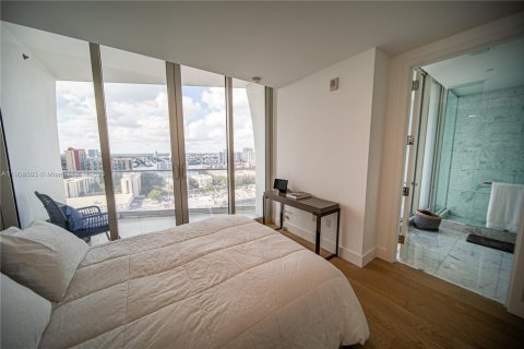 Condominio en venta en Sunny Isles Beach, Florida, 4 dormitorios, 280.75 m2 № 2012841 - foto 16