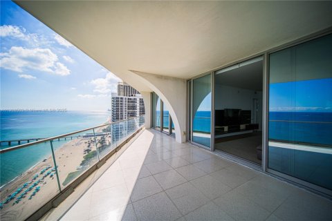 Condominio en venta en Sunny Isles Beach, Florida, 4 dormitorios, 280.75 m2 № 2012841 - foto 7