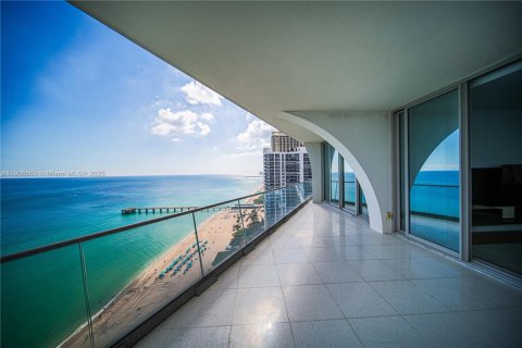 Condominio en venta en Sunny Isles Beach, Florida, 4 dormitorios, 280.75 m2 № 2012841 - foto 9