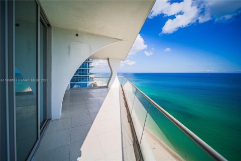 Condominio en venta en Sunny Isles Beach, Florida, 4 dormitorios, 280.75 m2 № 2012841 - foto 8