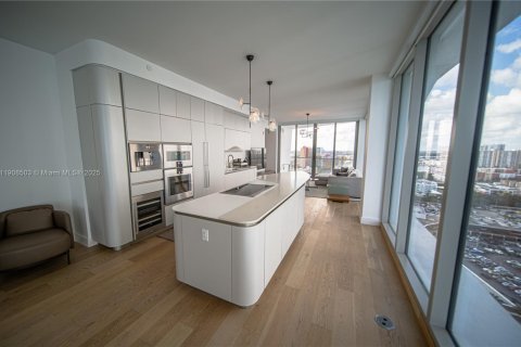 Condominio en venta en Sunny Isles Beach, Florida, 4 dormitorios, 280.75 m2 № 2012841 - foto 10