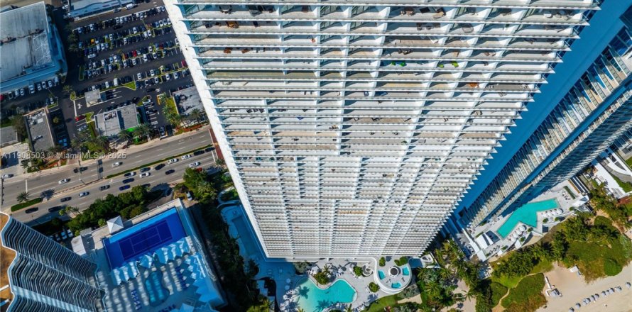 Condominio en Sunny Isles Beach, Florida, 4 dormitorios  № 2012841