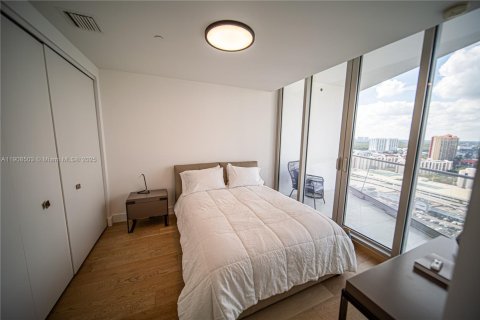 Condominio en venta en Sunny Isles Beach, Florida, 4 dormitorios, 280.75 m2 № 2012841 - foto 15