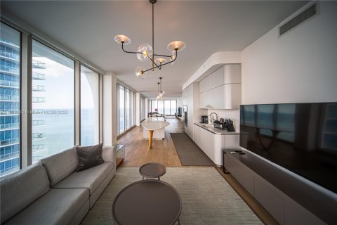 Condominio en venta en Sunny Isles Beach, Florida, 4 dormitorios, 280.75 m2 № 2012841 - foto 12