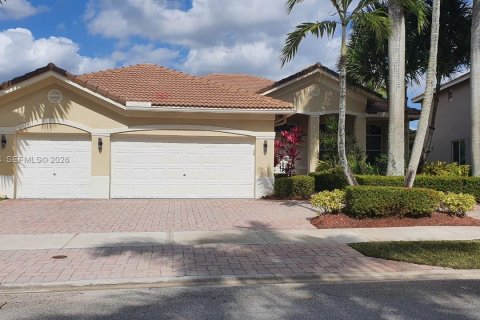 Villa ou maison à louer à Weston, Floride: 4 chambres, 248.42 m2 № 2002997 - photo 2