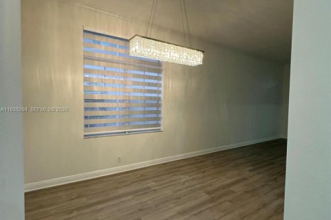 Villa ou maison à louer à Weston, Floride: 4 chambres, 248.42 m2 № 2002997 - photo 9