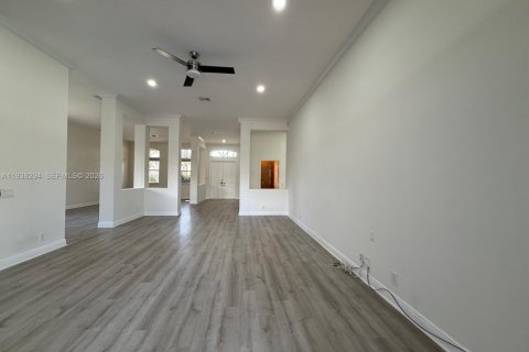 Villa ou maison à louer à Weston, Floride: 4 chambres, 248.42 m2 № 2002997 - photo 6