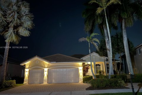 Villa ou maison à louer à Weston, Floride: 4 chambres, 248.42 m2 № 2002997 - photo 3