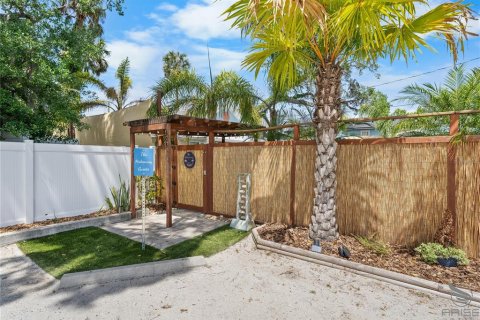 Villa ou maison à vendre à New Smyrna Beach, Floride: 2 chambres, 113.34 m2 № 2419728 - photo 24
