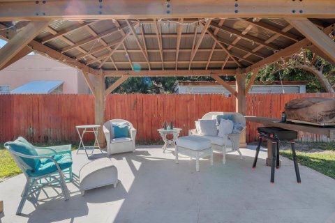 House in Lake Park, Florida 3 bedrooms, 130.25 sq.m. № 2261726 - photo 11