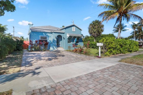 House in Lake Park, Florida 3 bedrooms, 130.25 sq.m. № 2261726 - photo 4