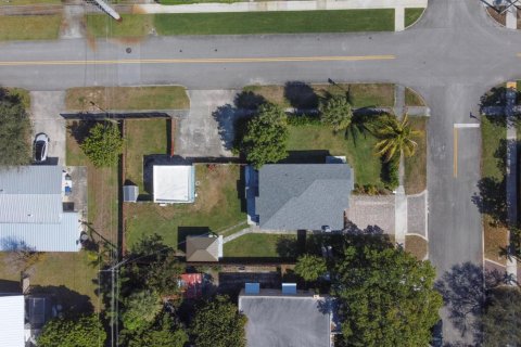 House in Lake Park, Florida 3 bedrooms, 130.25 sq.m. № 2261726 - photo 7