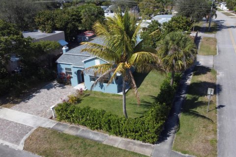 House in Lake Park, Florida 3 bedrooms, 130.25 sq.m. № 2261726 - photo 9