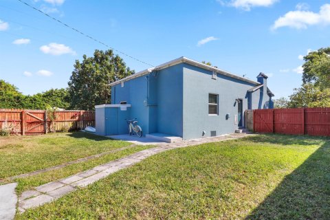 House in Lake Park, Florida 3 bedrooms, 130.25 sq.m. № 2261726 - photo 14