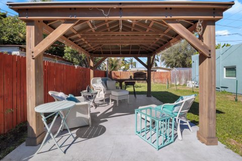 House in Lake Park, Florida 3 bedrooms, 130.25 sq.m. № 2261726 - photo 13