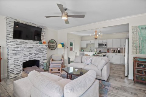 House in Lake Park, Florida 3 bedrooms, 130.25 sq.m. № 2261726 - photo 17