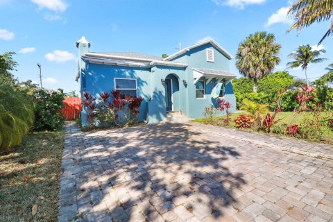 House in Lake Park, Florida 3 bedrooms, 130.25 sq.m. № 2261726 - photo 3