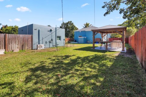 House in Lake Park, Florida 3 bedrooms, 130.25 sq.m. № 2261726 - photo 12