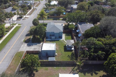 House in Lake Park, Florida 3 bedrooms, 130.25 sq.m. № 2261726 - photo 8