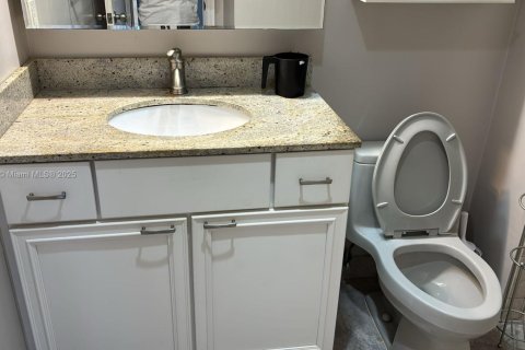 Condo in Aventura, Florida, 2 bedrooms  № 1921811 - photo 10