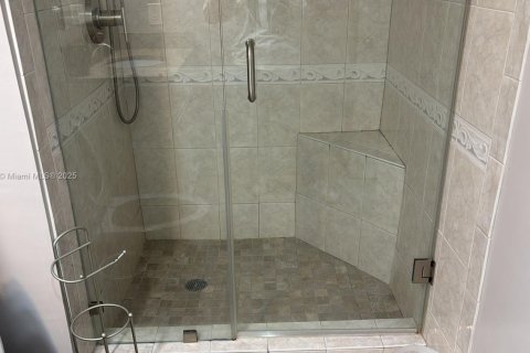 Condo in Aventura, Florida, 2 bedrooms  № 1921811 - photo 9