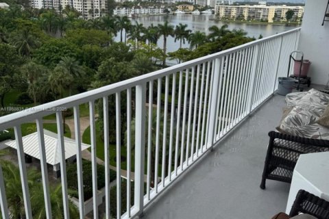 Condo in Aventura, Florida, 2 bedrooms  № 1921811 - photo 3