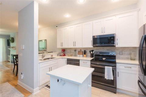 Townhouse in Largo, Florida 3 bedrooms, 139.35 sq.m. № 2196216 - photo 6
