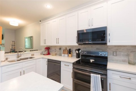 Townhouse in Largo, Florida 3 bedrooms, 139.35 sq.m. № 2196216 - photo 7