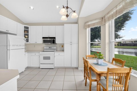 Casa en venta en Lake Worth, Florida, 3 dormitorios, 173.17 m2 № 1991604 - foto 17