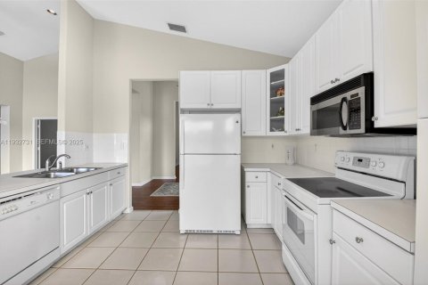 Casa en venta en Lake Worth, Florida, 3 dormitorios, 173.17 m2 № 1991604 - foto 15