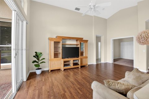 Casa en venta en Lake Worth, Florida, 3 dormitorios, 173.17 m2 № 1991604 - foto 18