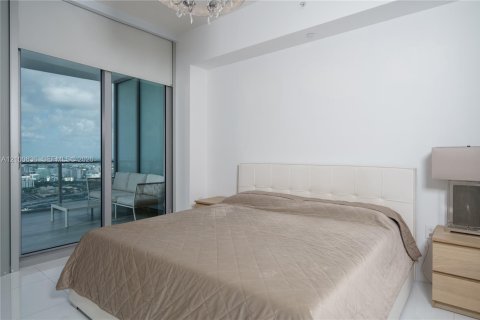 Condo in Miami, Florida, 1 bedroom  № 2401525 - photo 12