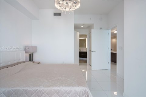 Condo in Miami, Florida, 1 bedroom  № 2401525 - photo 9