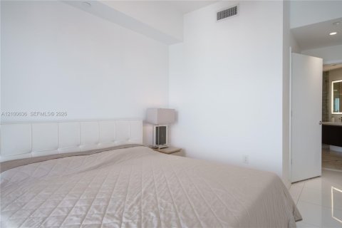 Condo in Miami, Florida, 1 bedroom  № 2401525 - photo 10