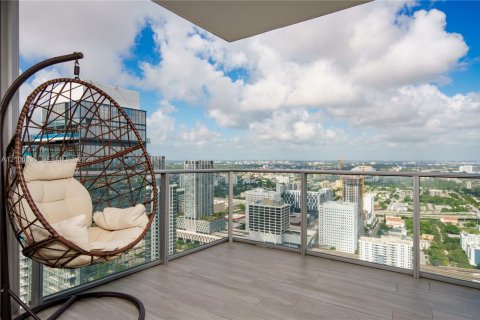 Condo in Miami, Florida, 1 bedroom  № 2401525 - photo 3