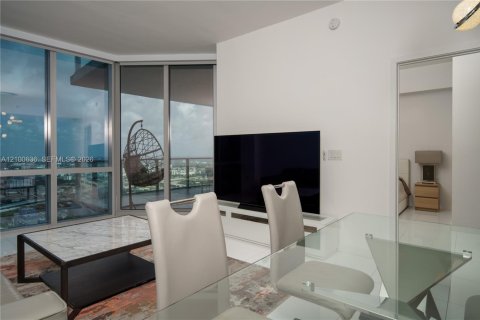 Condo in Miami, Florida, 1 bedroom  № 2401525 - photo 23