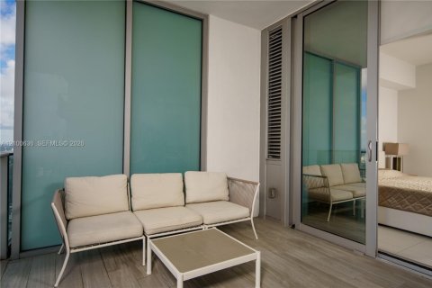 Condo in Miami, Florida, 1 bedroom  № 2401525 - photo 5