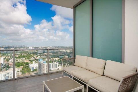 Condo in Miami, Florida, 1 bedroom  № 2401525 - photo 4